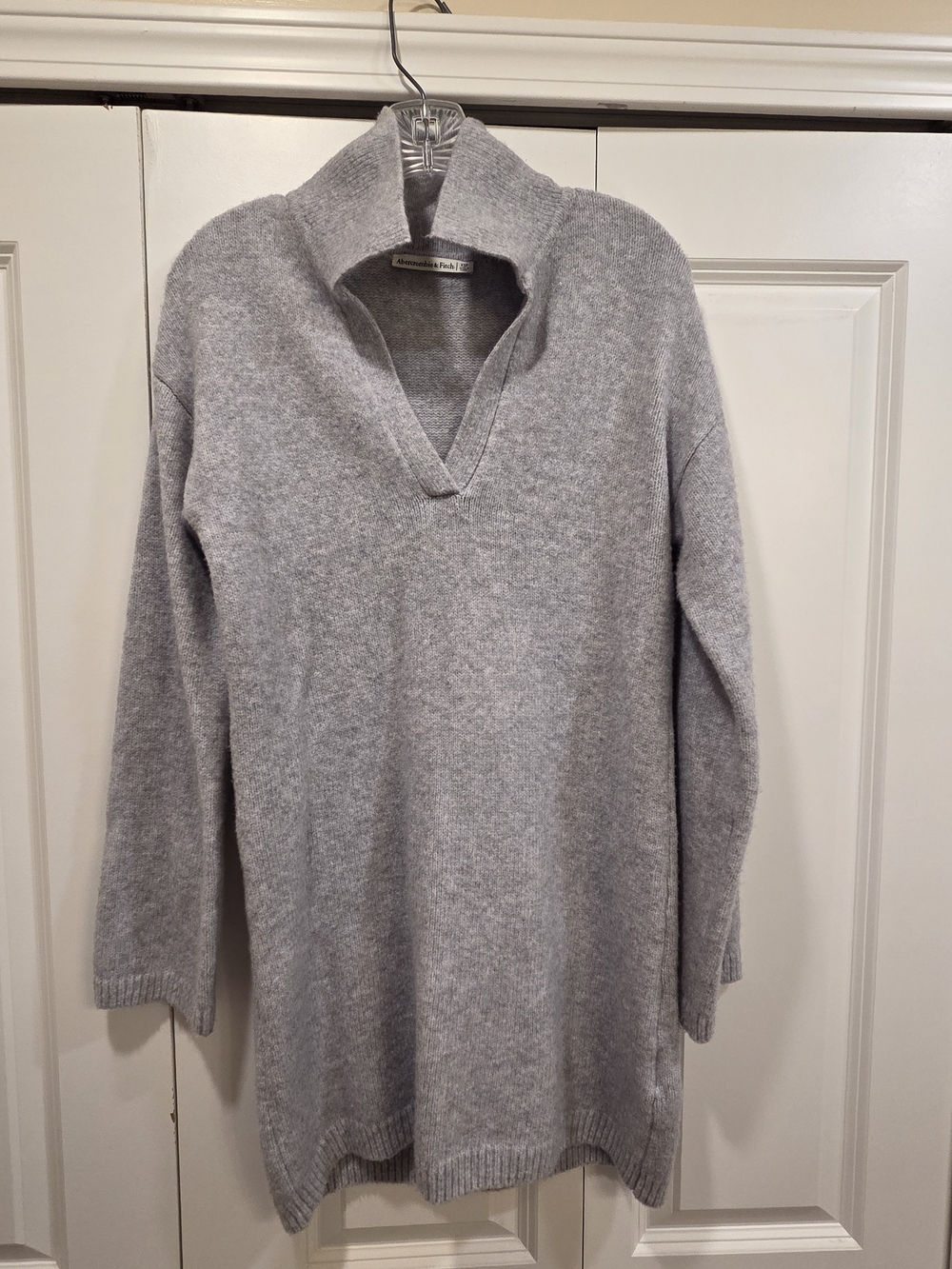 Abercrombie & Fitch Light Gray V-Neck Sweater Dress